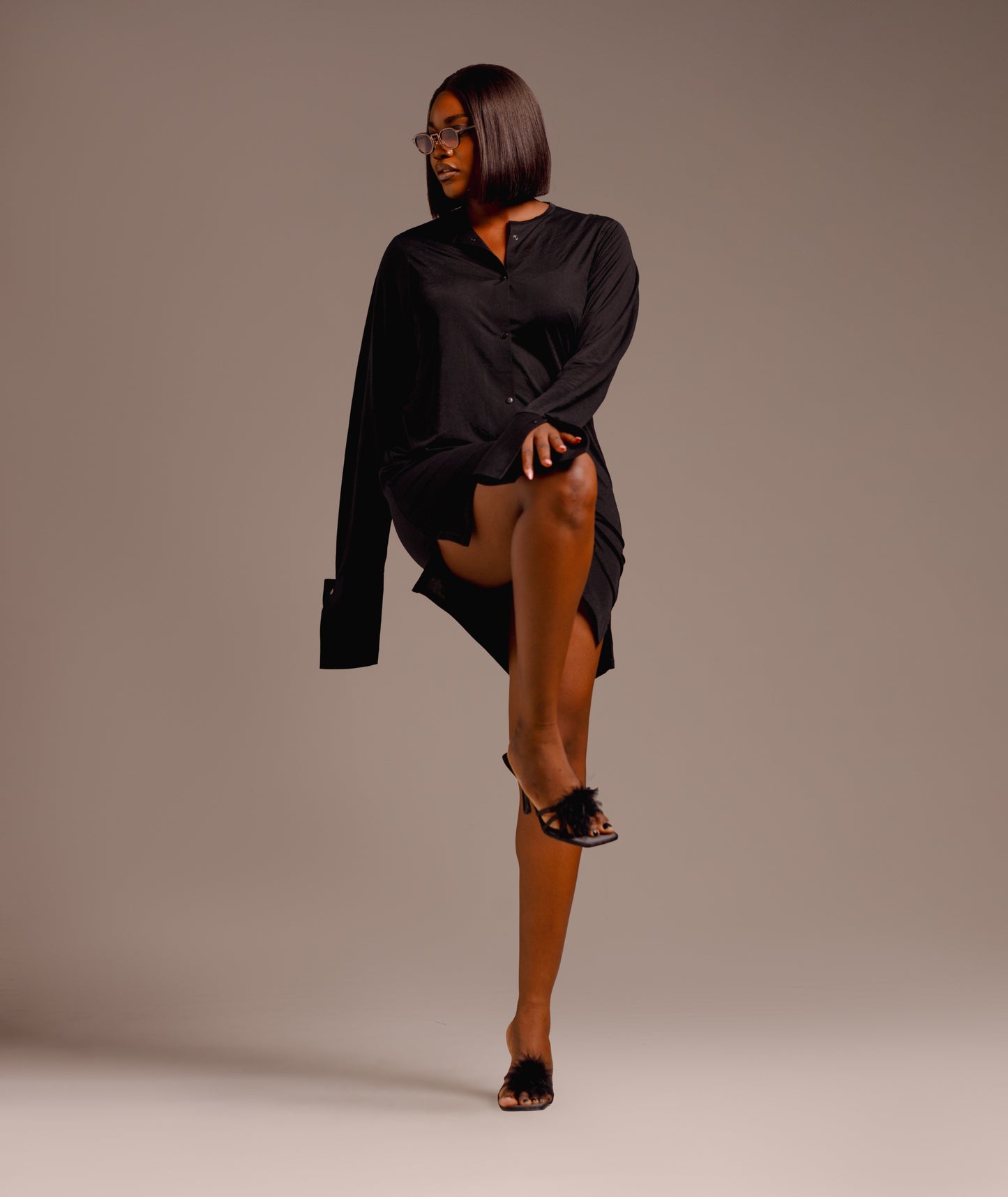 CURBAN Robe chemise noire avec poignets en strass