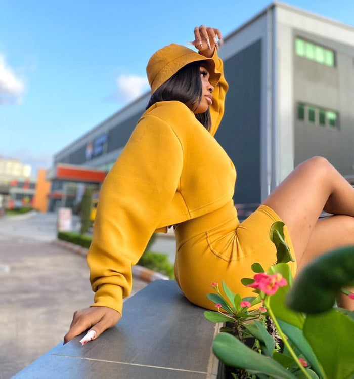 Ensemble court coordonné Curban avec fente dans le dos | Jaune doré