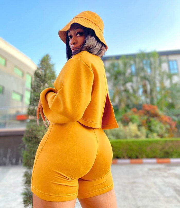 Ensemble court coordonné Curban avec fente dans le dos | Jaune doré